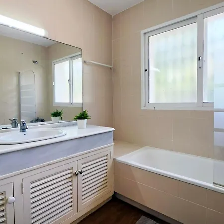 Aa Guest - Africa With Private Swimming Pool