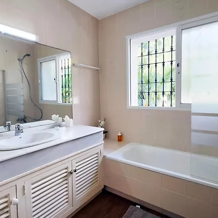 Aa Guest - Africa With Private Swimming Pool